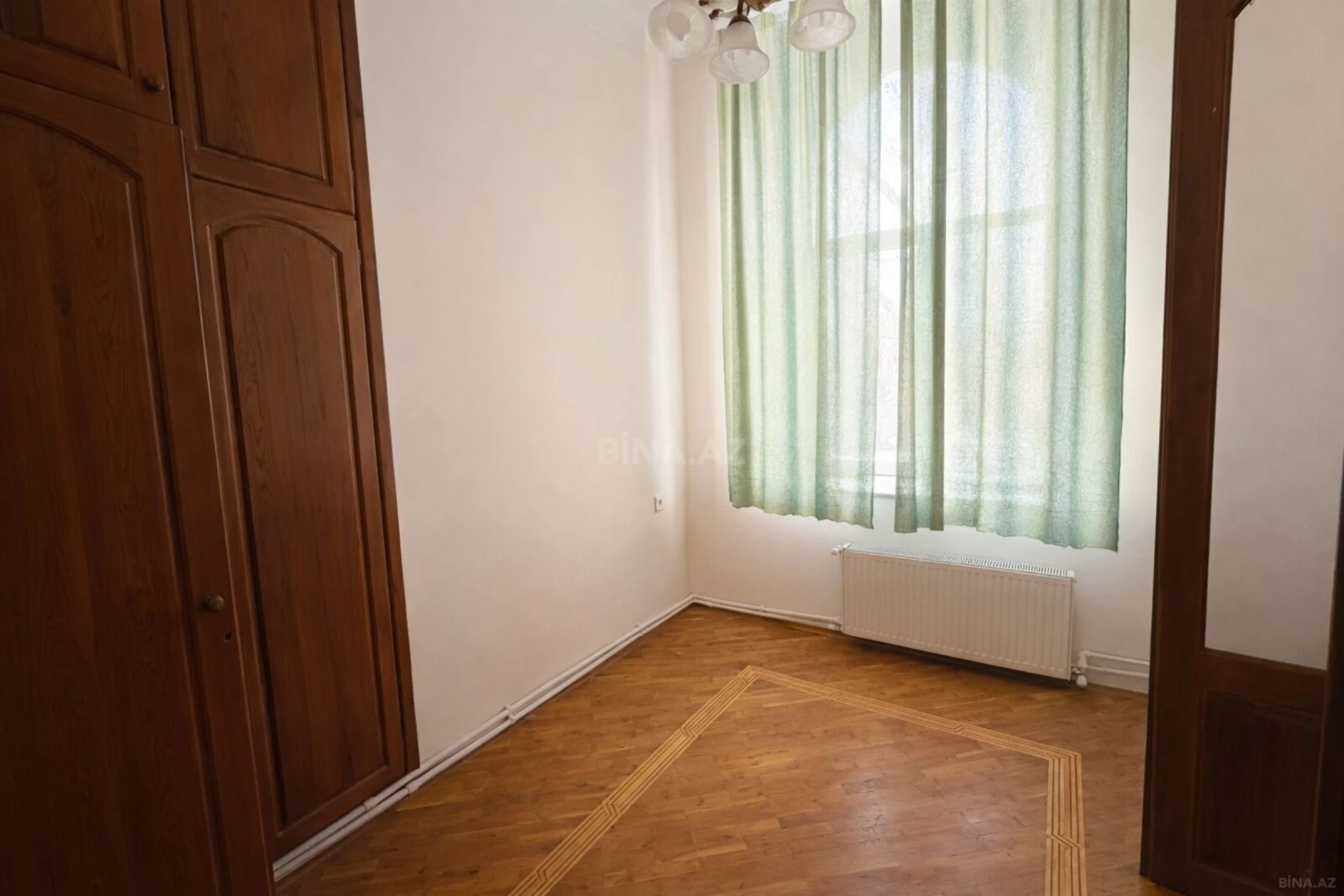 Kirayə verilir 5 otaqlı mənzil 142 m²