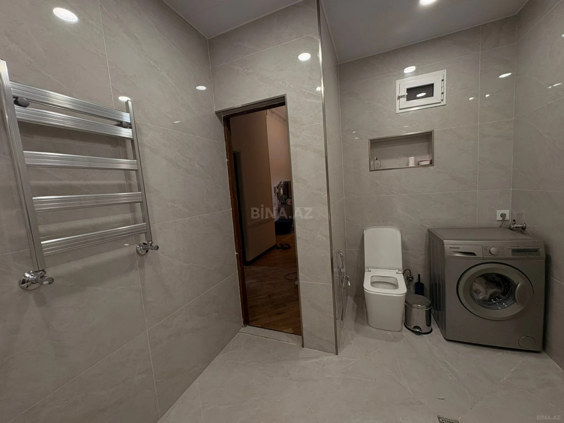Kirayə verilir 5 otaqlı mənzil 142 m²