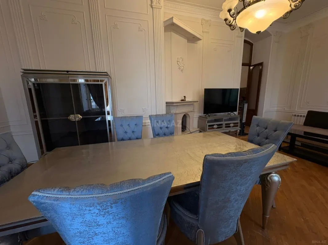 Kirayə verilir 5 otaqlı mənzil 142 m²