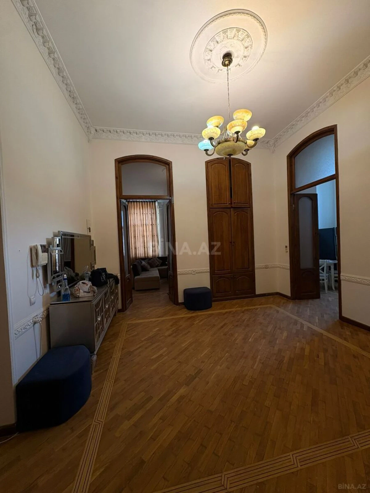 Kirayə verilir 5 otaqlı mənzil 142 m²