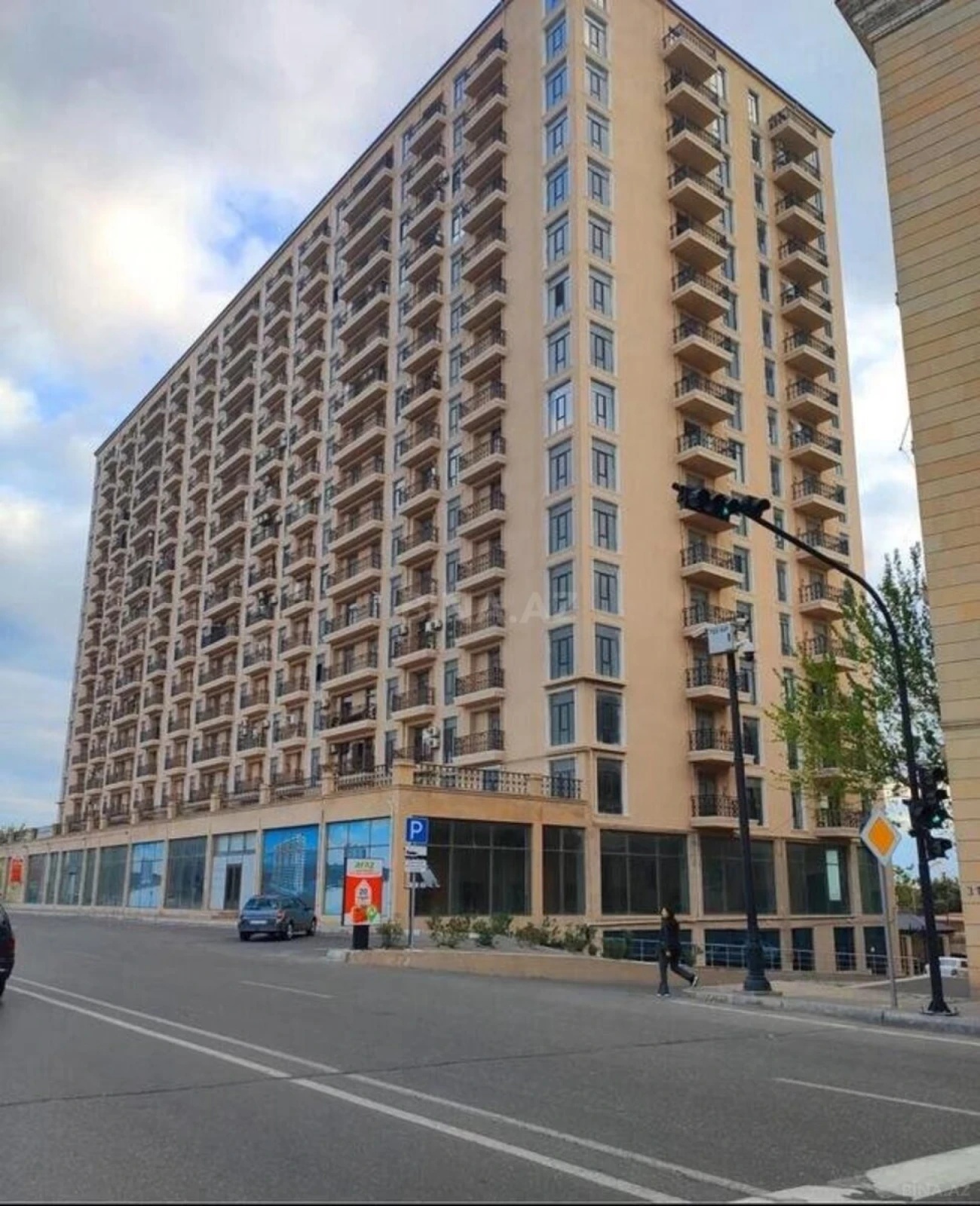 Satılır 3 otaqlı mənzil 138 m²