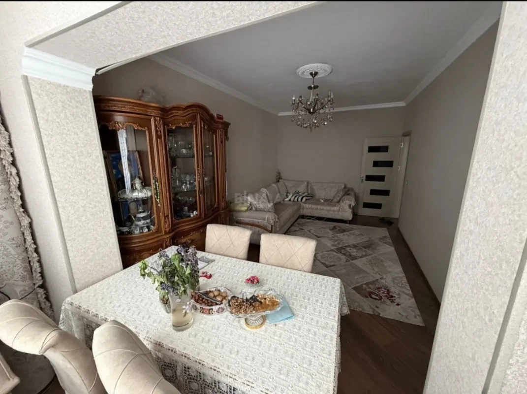 Satılır 2 otaqlı mənzil 65 m²