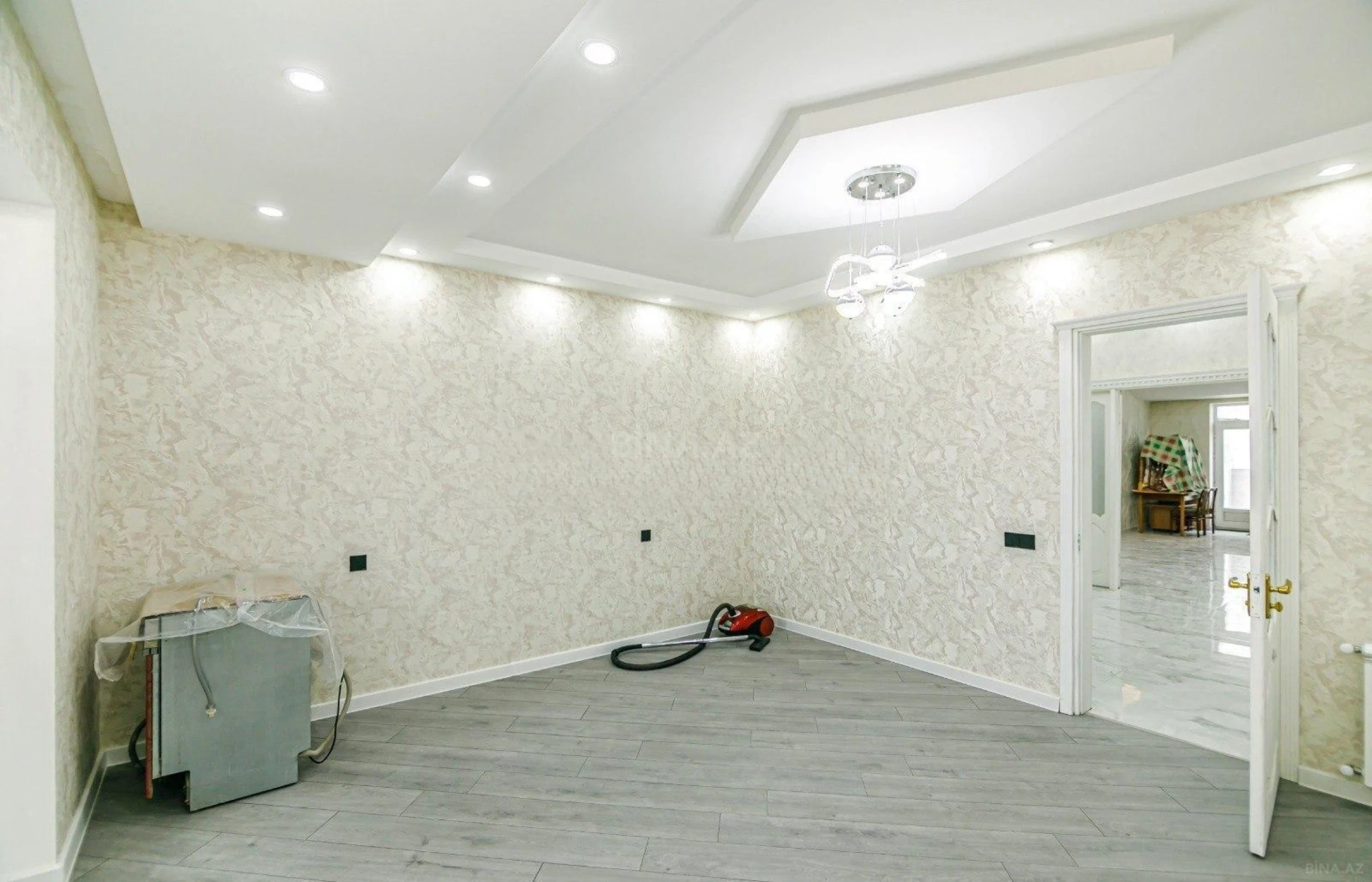 Satılır 3 otaqlı mənzil 120 m²