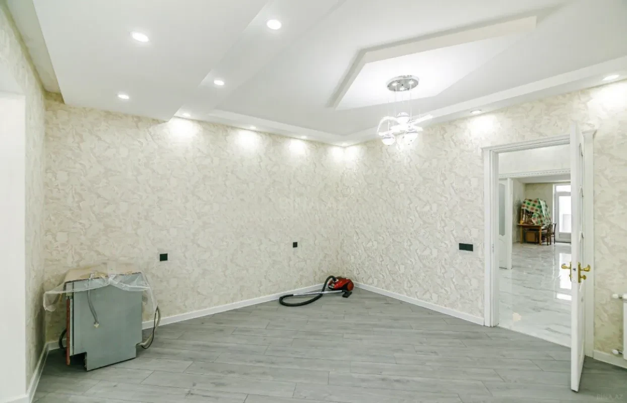 Satılır 3 otaqlı mənzil 120 m²