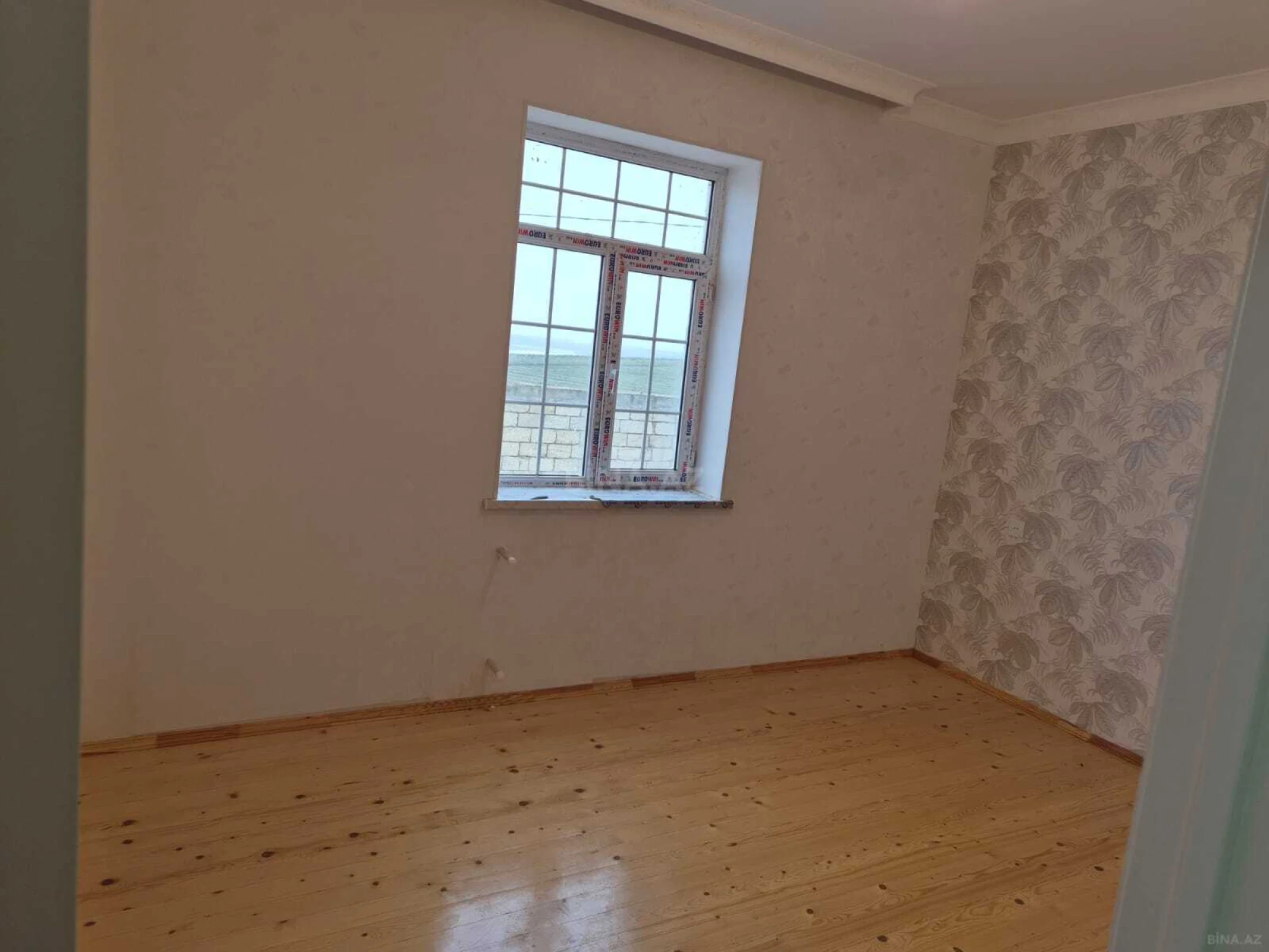 Satılır 4 otaqlı həyət evi 1.5 m²