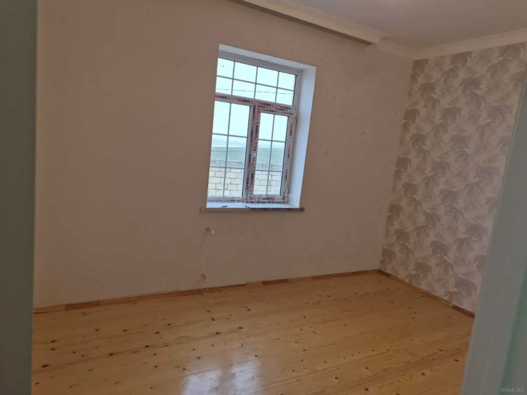 Satılır 4 otaqlı həyət evi 1.5 m²