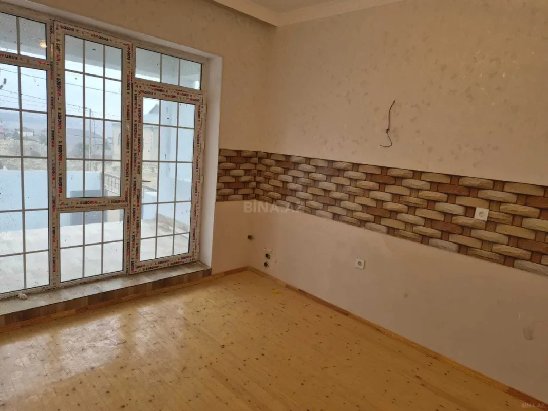 Satılır 4 otaqlı həyət evi 1.5 m²
