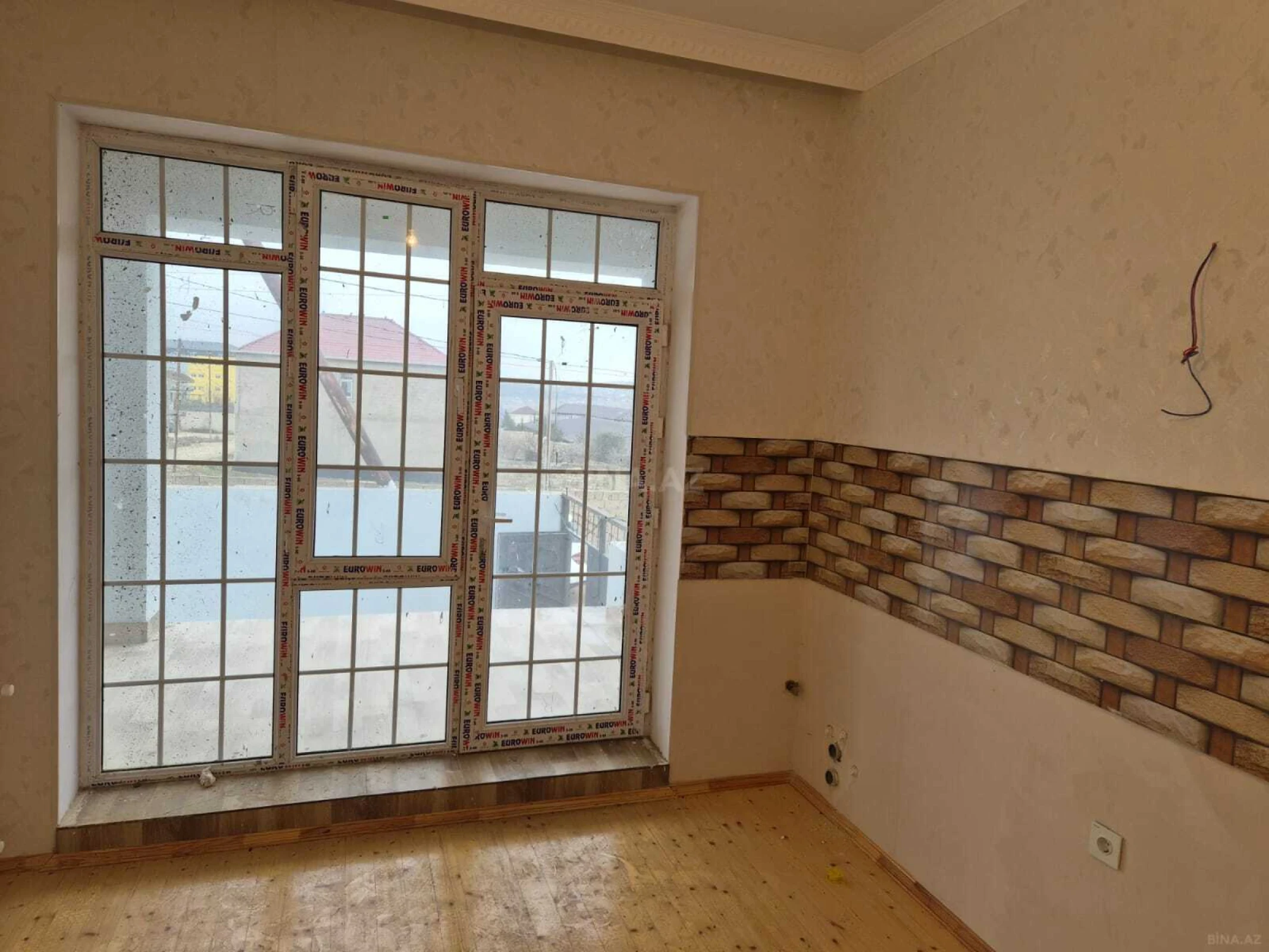 Satılır 4 otaqlı həyət evi 1.5 m²