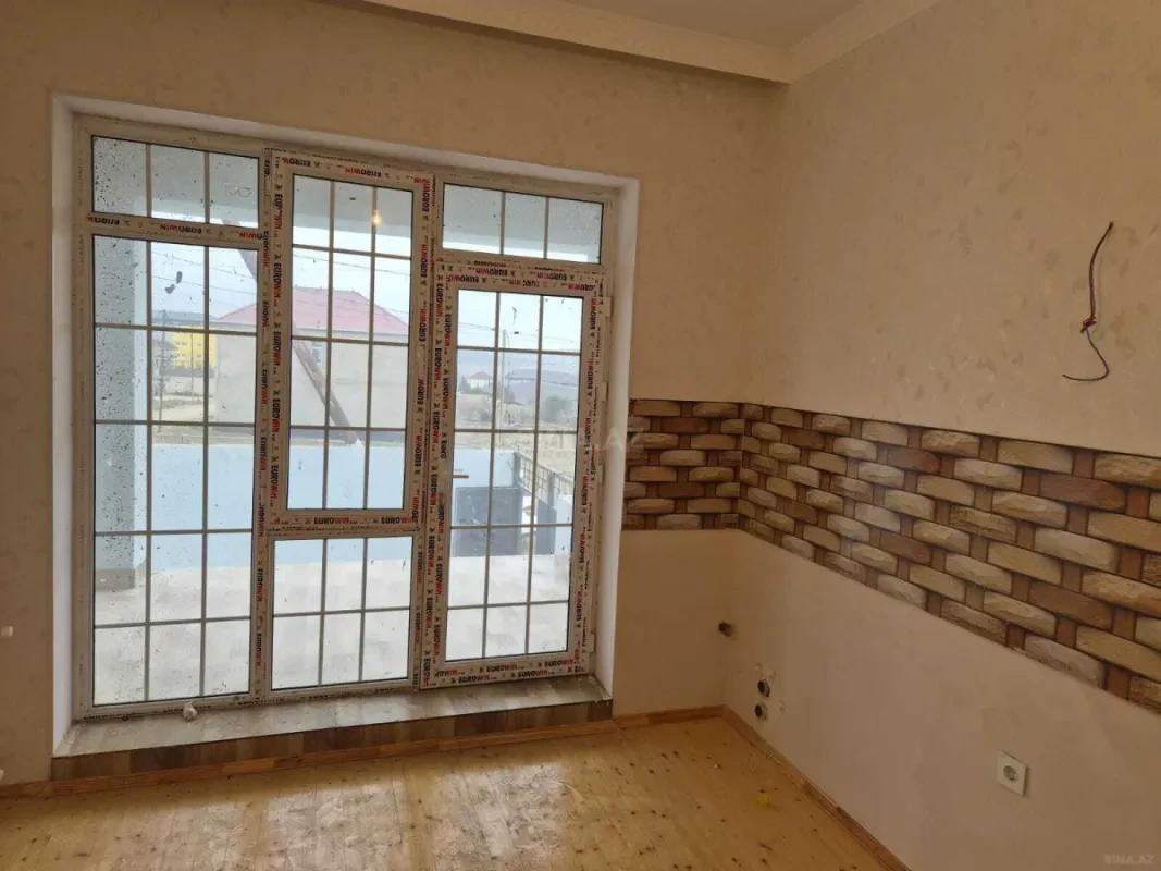 Satılır 4 otaqlı həyət evi 1.5 m²