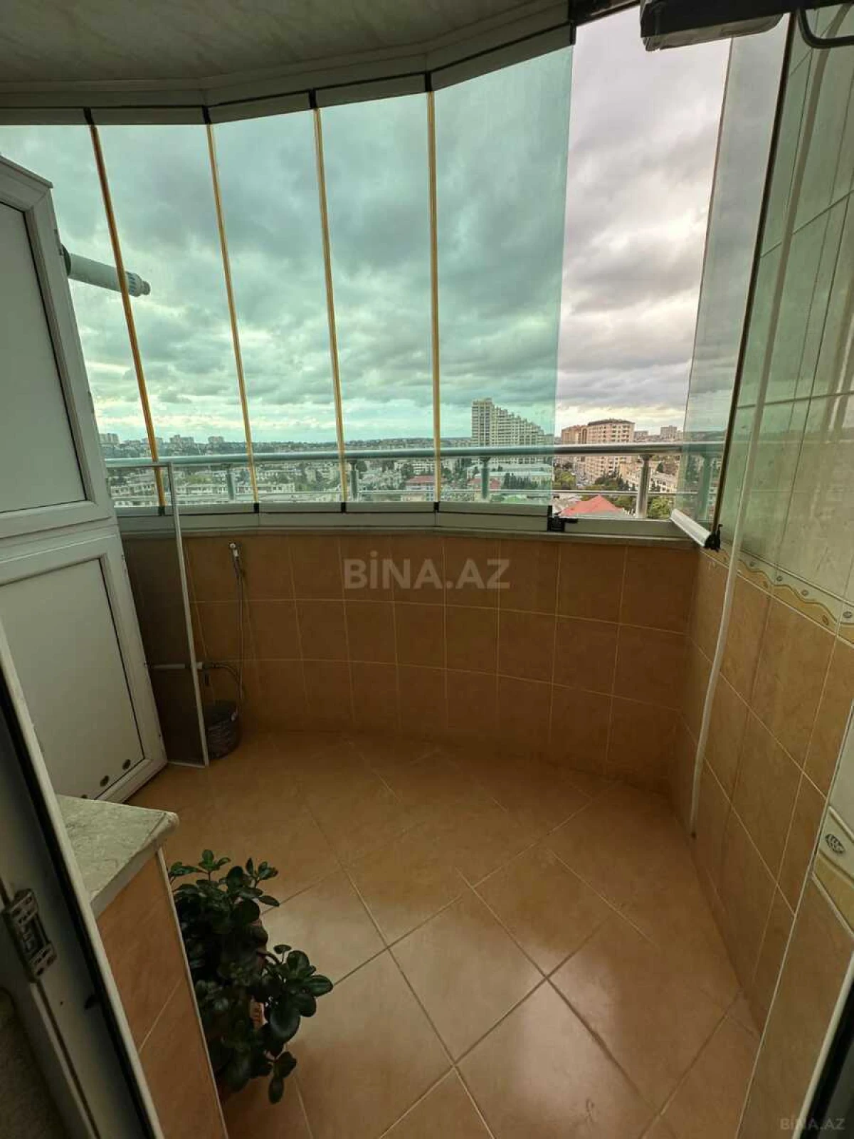 Kirayə verilir 3 otaqlı mənzil 96 m²