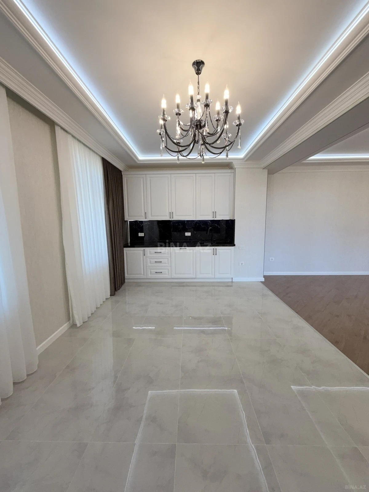 Satılır 4 otaqlı mənzil 185 m²