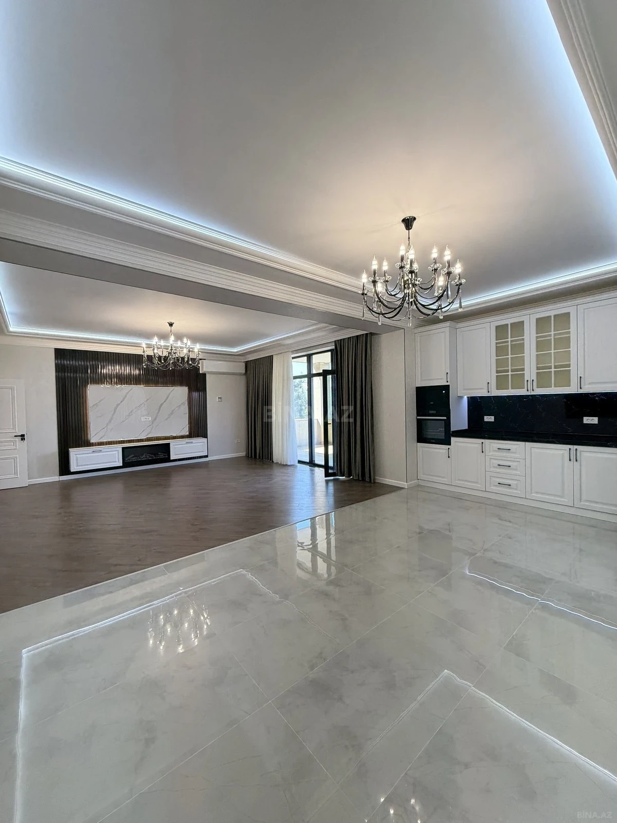 Satılır 4 otaqlı mənzil 185 m²