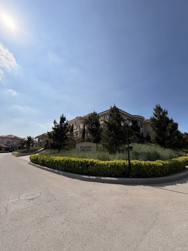 Satılır 4 otaqlı mənzil 185 m²