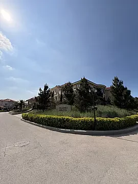Satılır 4 otaqlı mənzil 185 m²