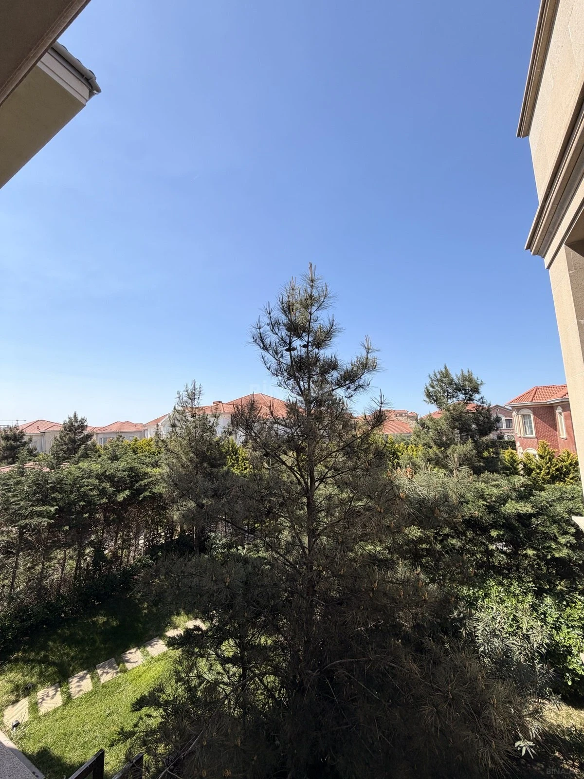Satılır 4 otaqlı mənzil 185 m²