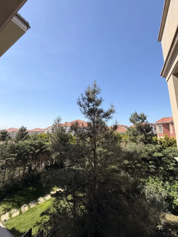 Satılır 4 otaqlı mənzil 185 m²