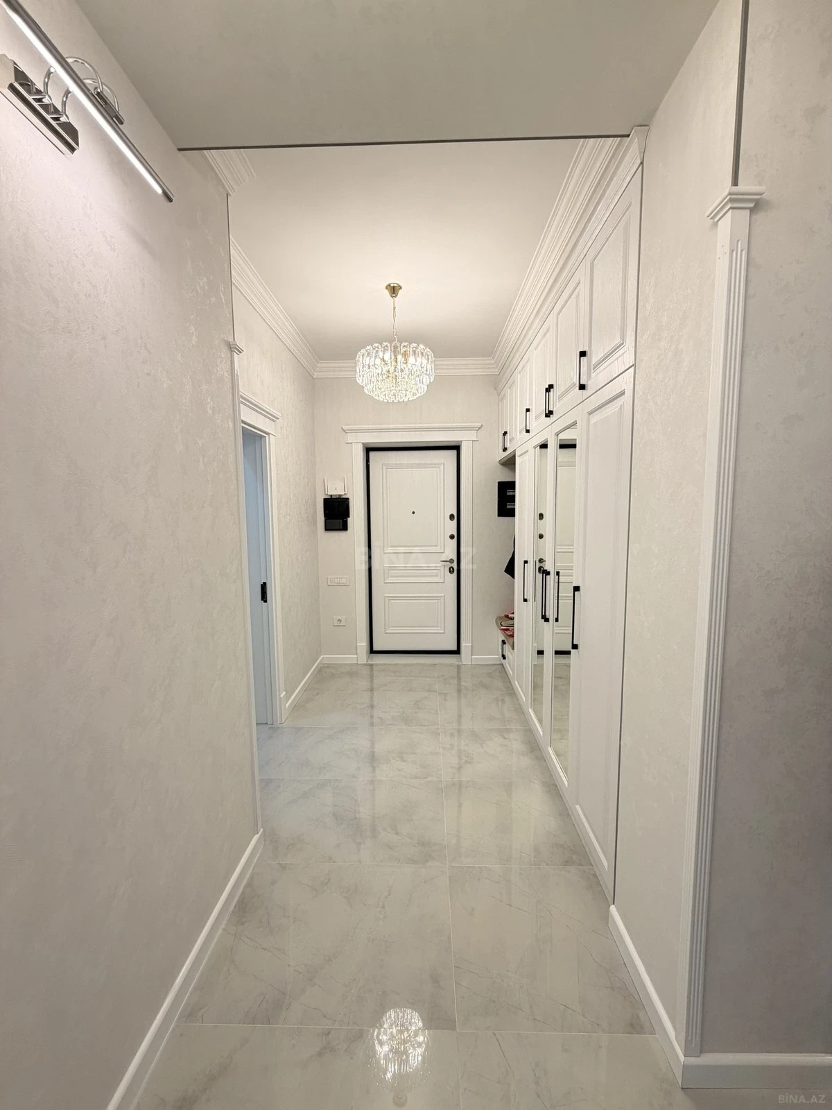 Satılır 4 otaqlı mənzil 185 m²