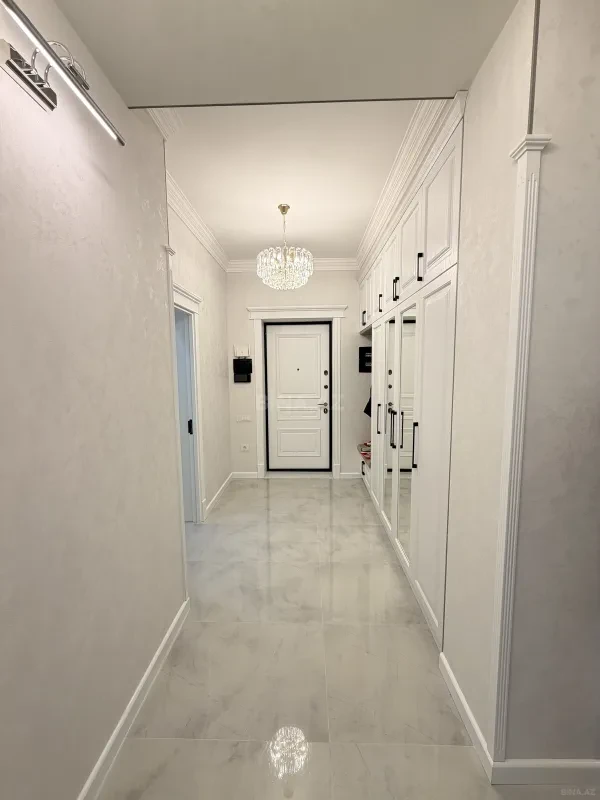 Satılır 4 otaqlı mənzil 185 m²