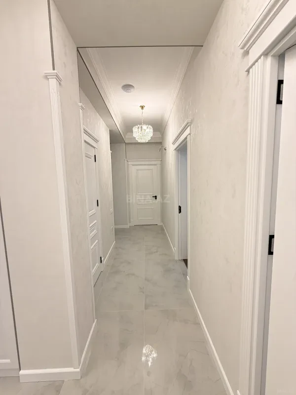 Satılır 4 otaqlı mənzil 185 m²