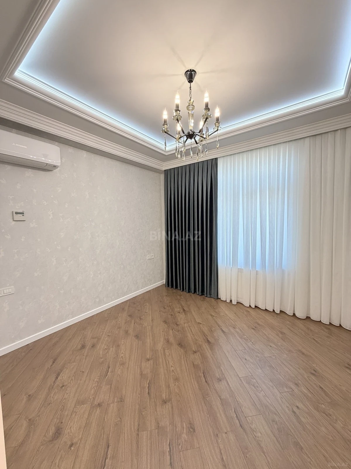 Satılır 4 otaqlı mənzil 185 m²