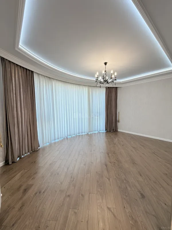 Satılır 4 otaqlı mənzil 185 m²