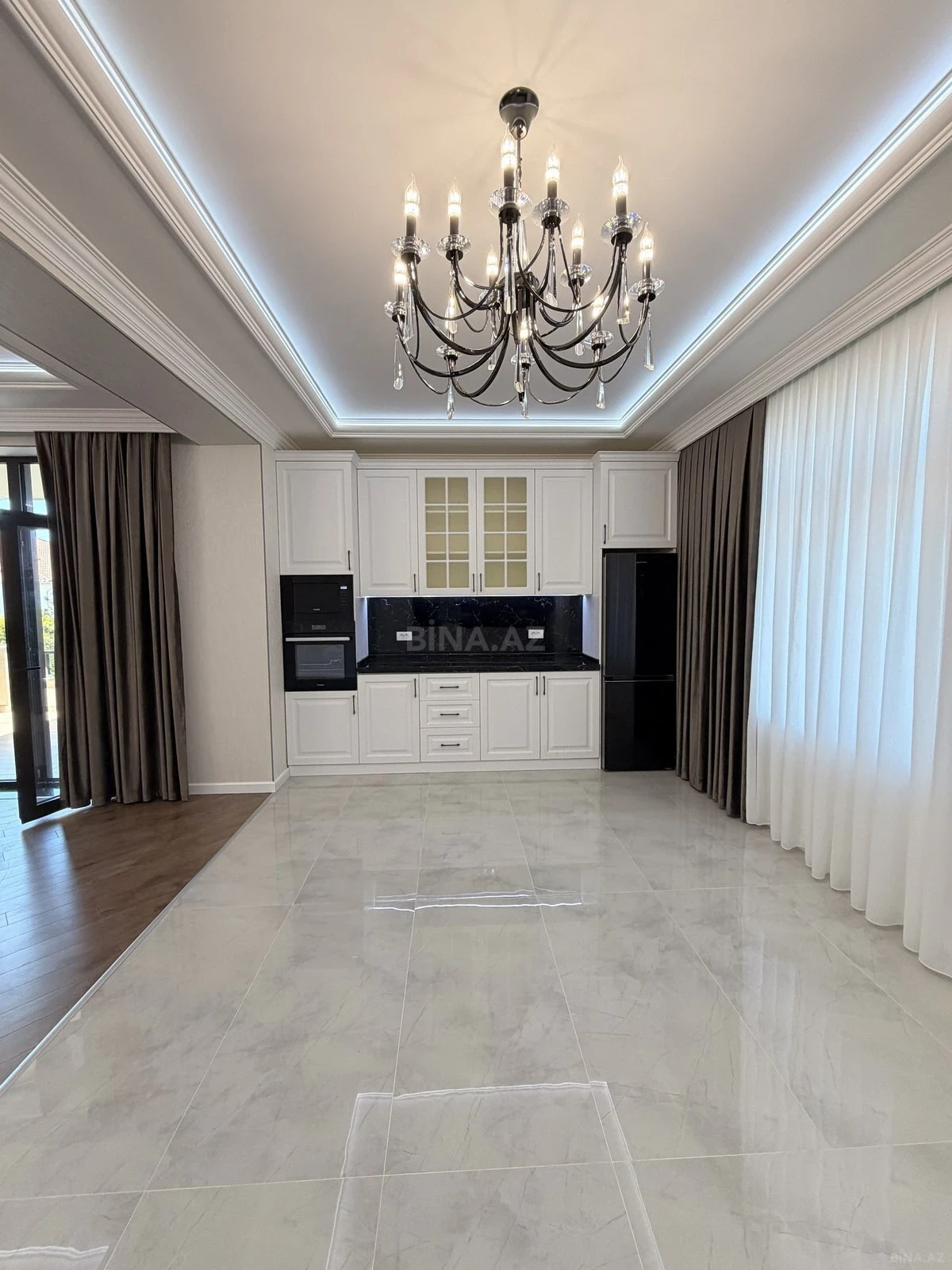 Satılır 4 otaqlı mənzil 185 m²