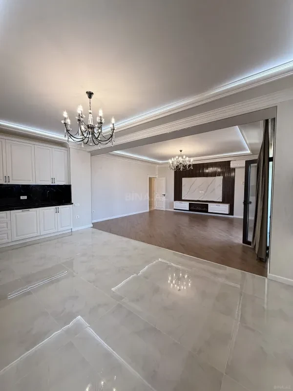 Satılır 4 otaqlı mənzil 185 m²