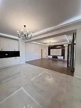 Satılır 4 otaqlı mənzil 185 m²