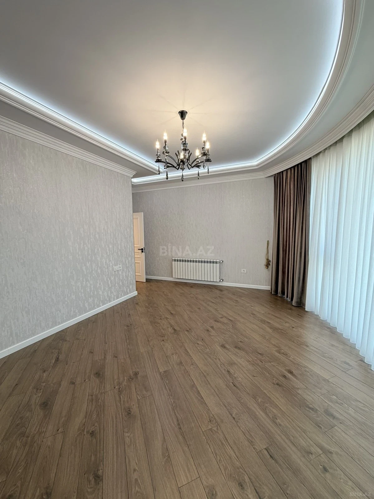 Satılır 4 otaqlı mənzil 185 m²