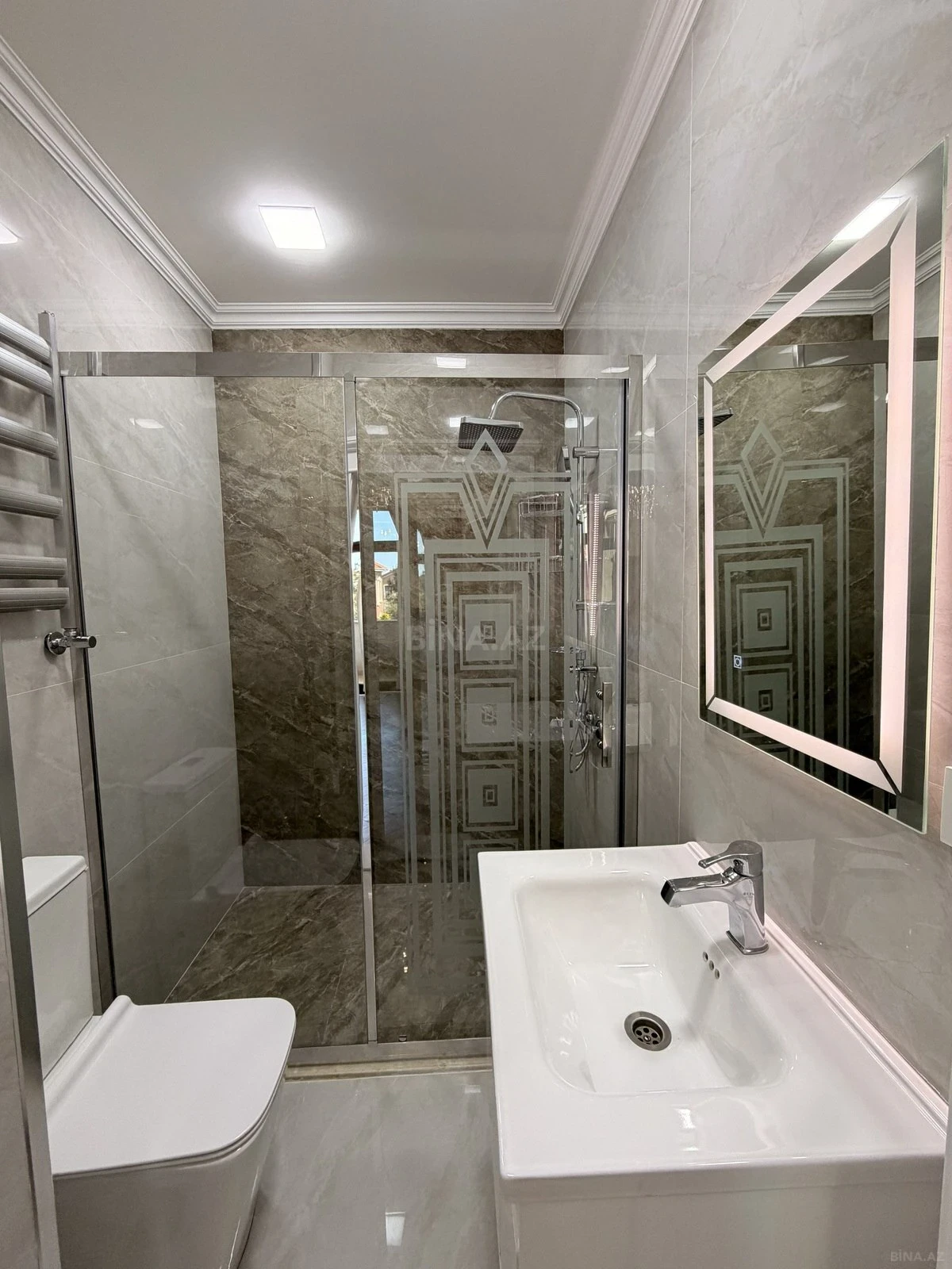 Satılır 4 otaqlı mənzil 185 m²