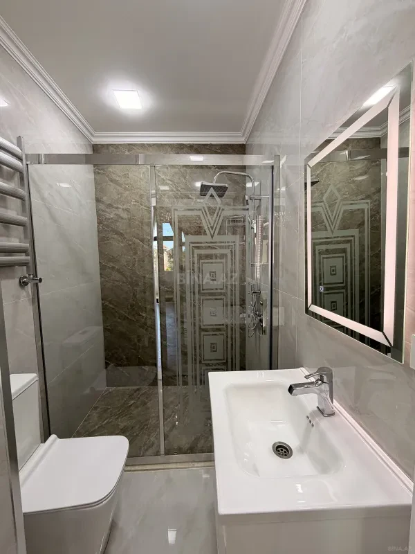 Satılır 4 otaqlı mənzil 185 m²