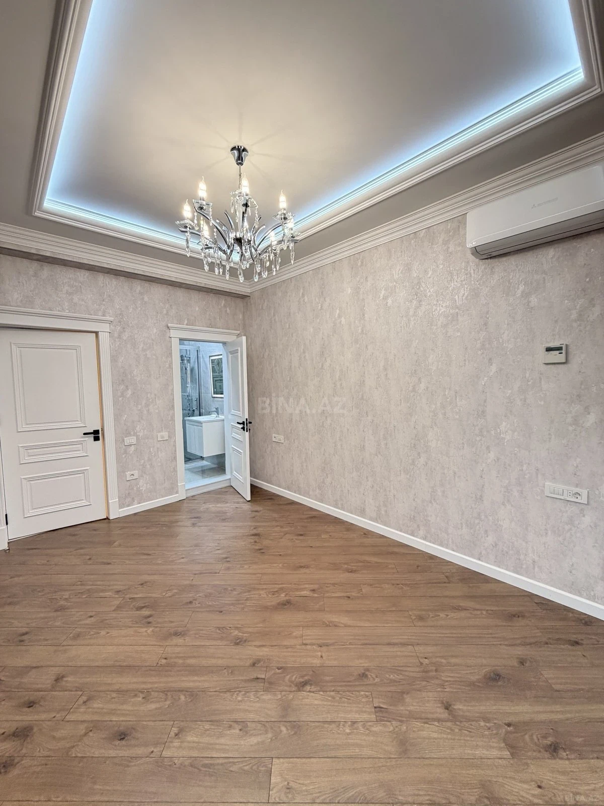 Satılır 4 otaqlı mənzil 185 m²