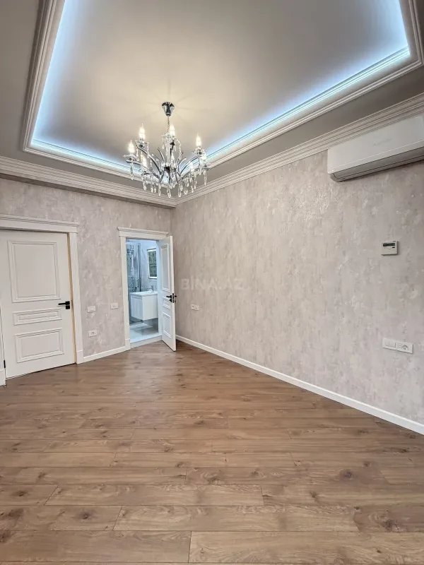 Satılır 4 otaqlı mənzil 185 m²