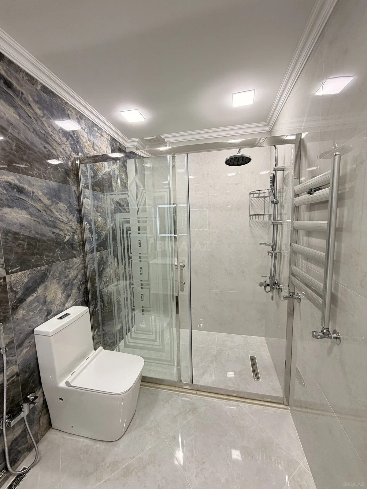 Satılır 4 otaqlı mənzil 185 m²
