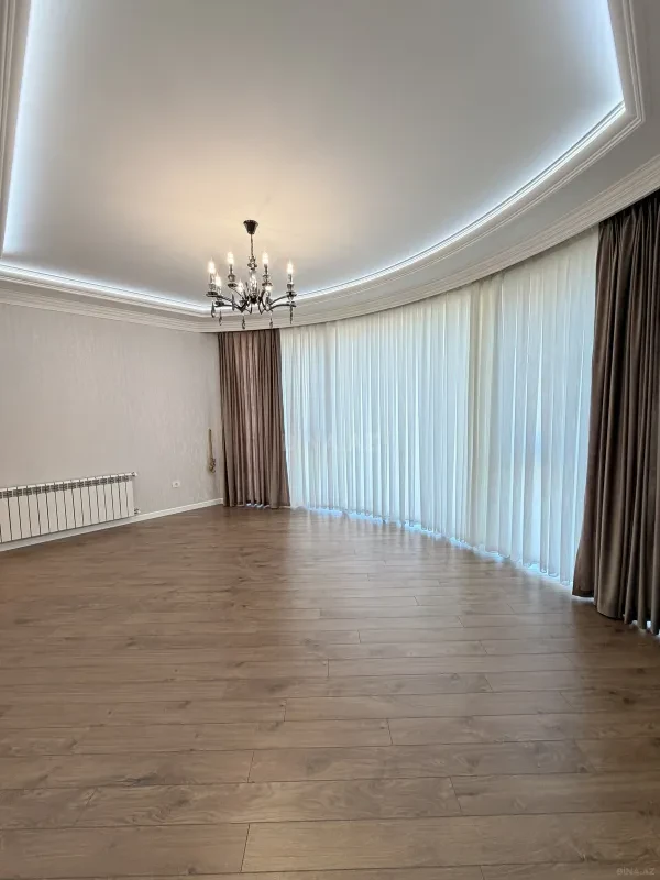 Satılır 4 otaqlı mənzil 185 m²
