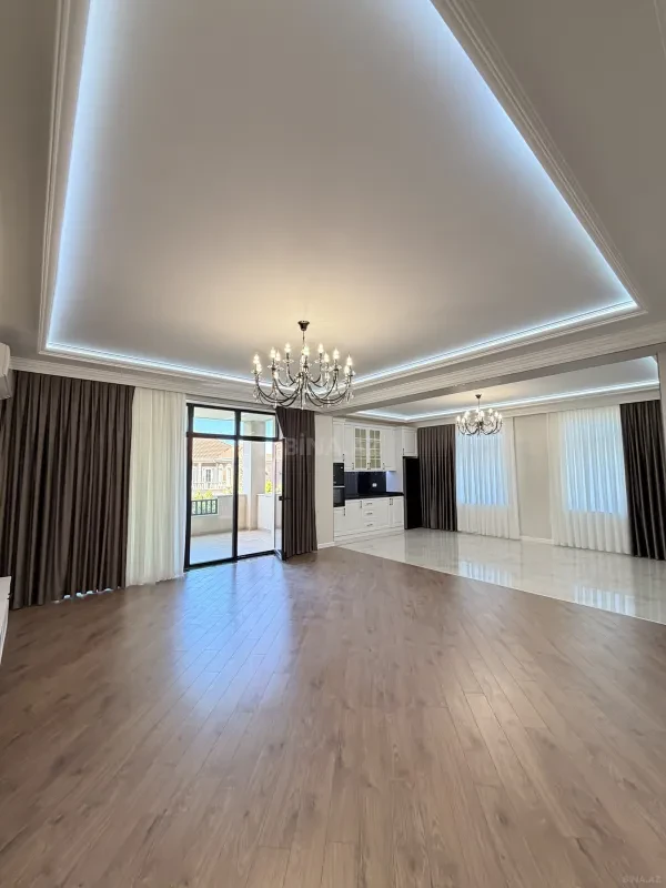 Satılır 4 otaqlı mənzil 185 m²
