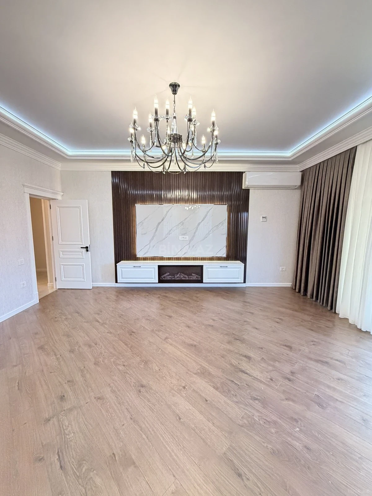 Satılır 4 otaqlı mənzil 185 m²