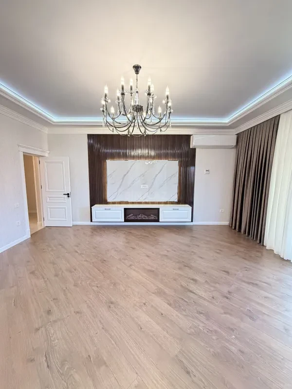 Satılır 4 otaqlı mənzil 185 m²