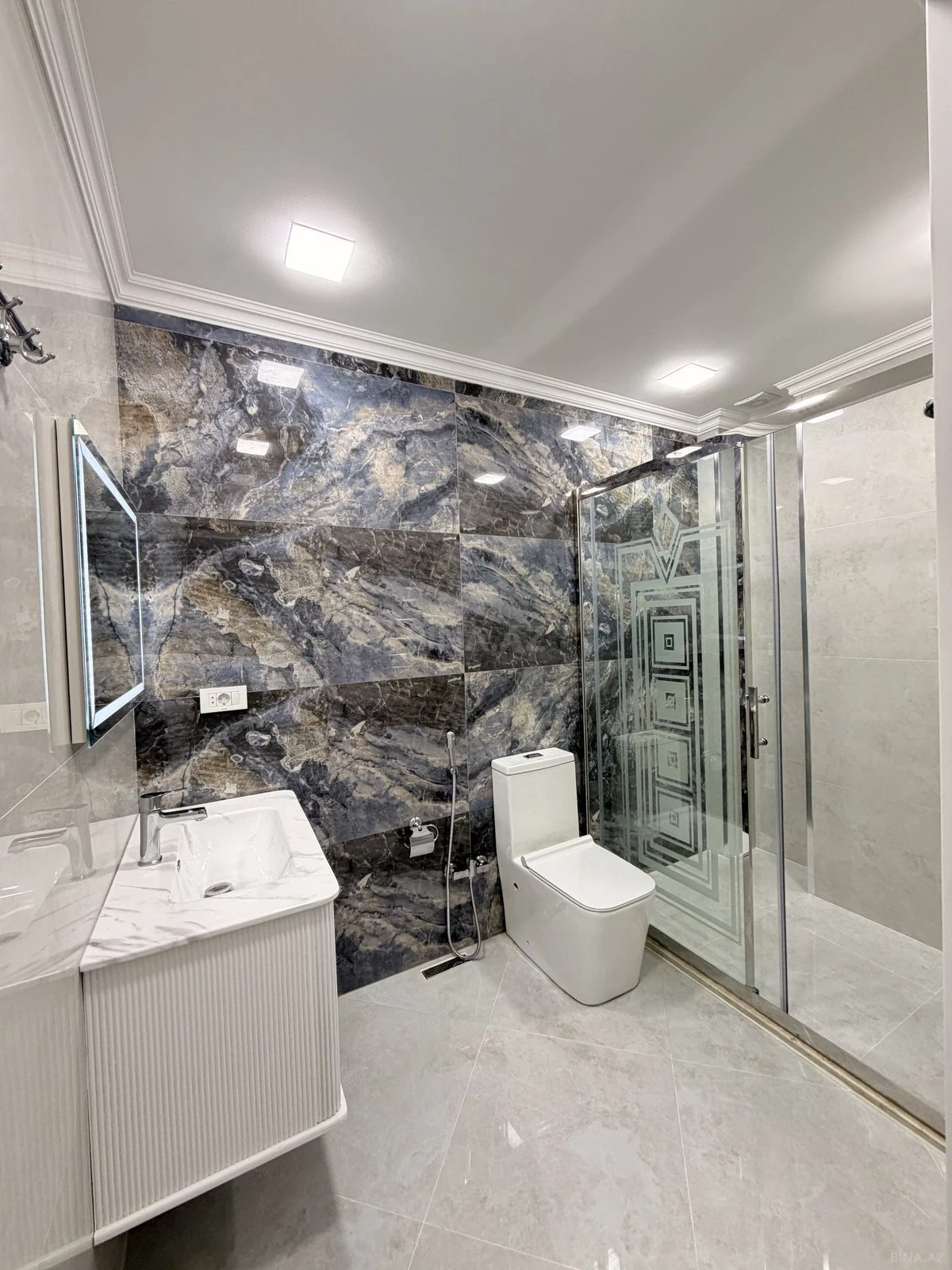 Satılır 4 otaqlı mənzil 185 m²