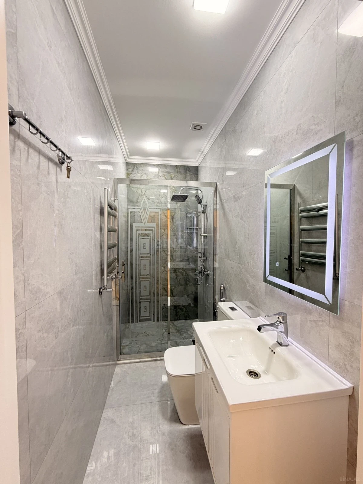 Satılır 4 otaqlı mənzil 185 m²