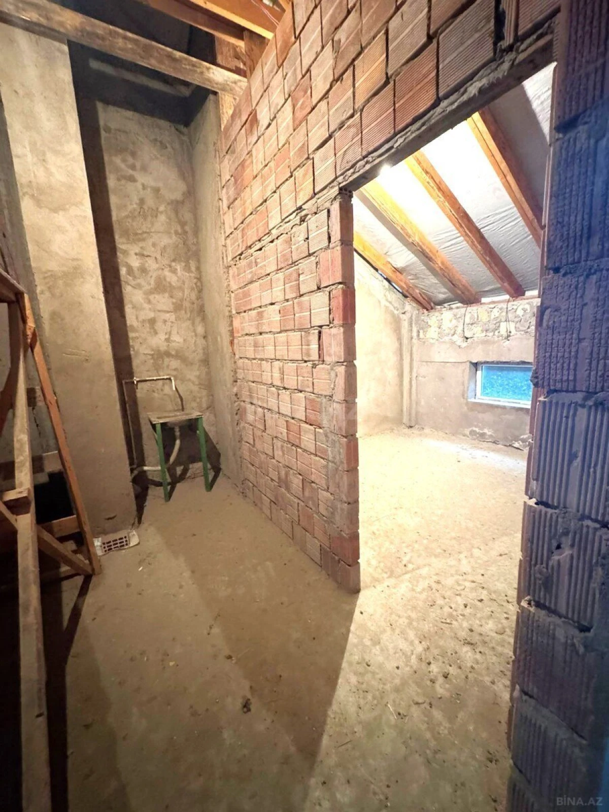Satılır 6 otaqlı mənzil 220 m²