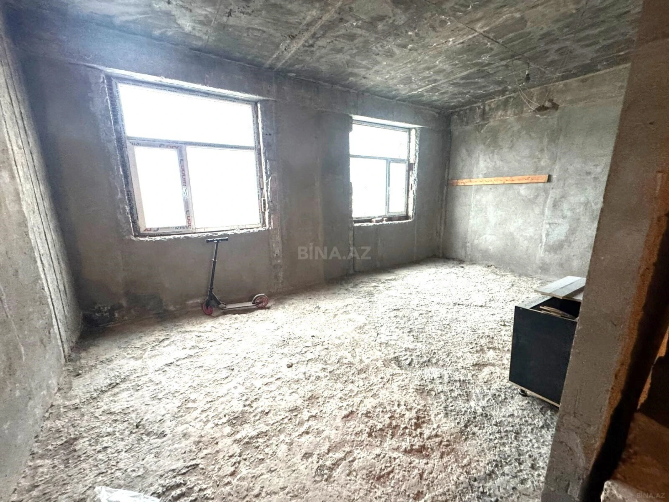 Satılır 6 otaqlı mənzil 220 m²