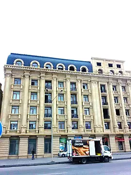 Satılır 6 otaqlı mənzil 220 m²