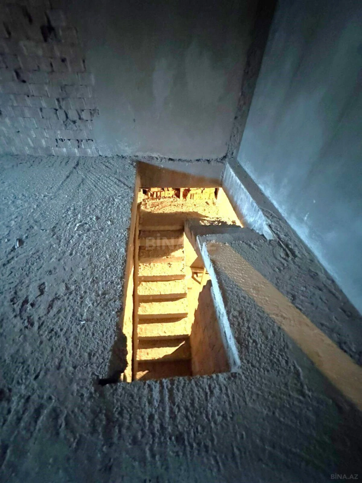 Satılır 6 otaqlı mənzil 220 m²
