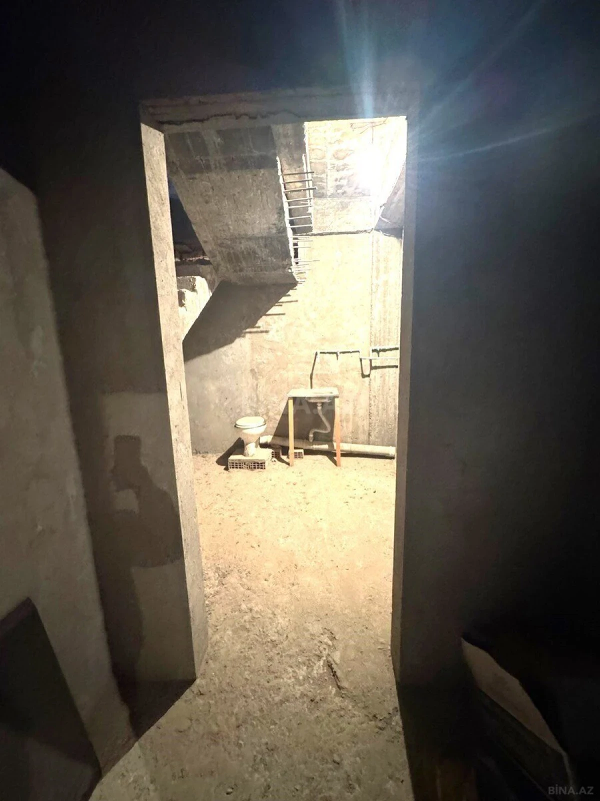 Satılır 6 otaqlı mənzil 220 m²