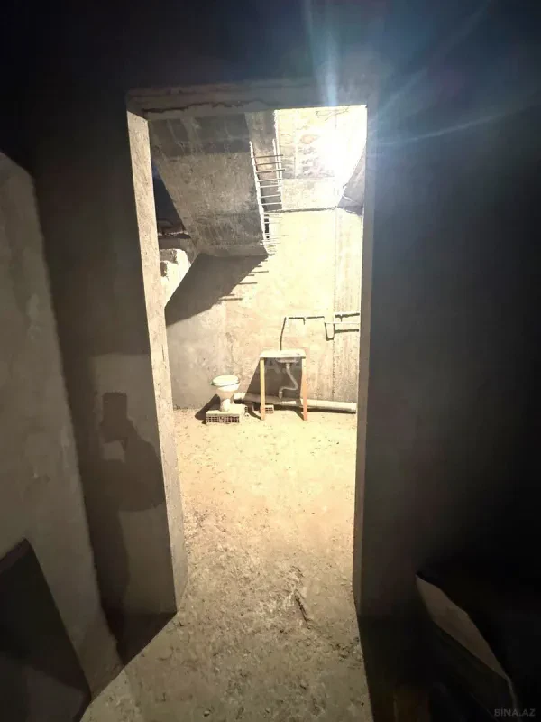 Satılır 6 otaqlı mənzil 220 m²