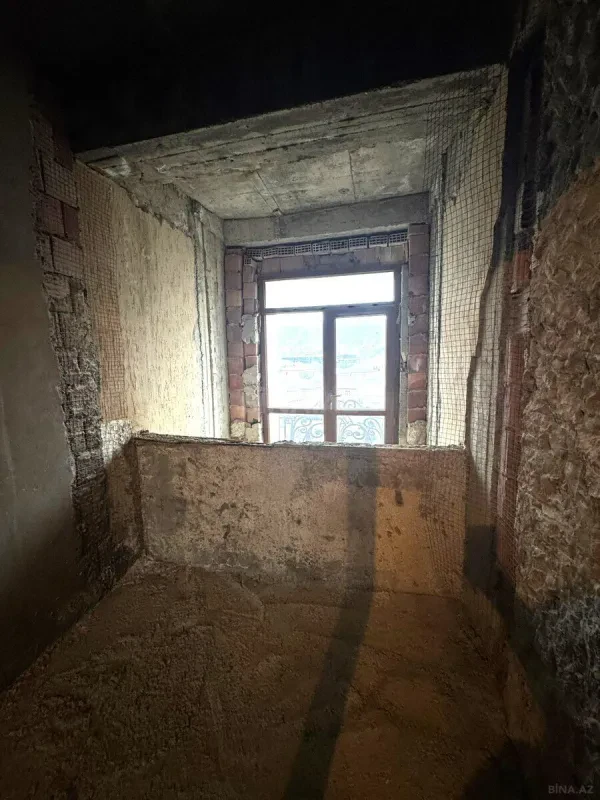 Satılır 6 otaqlı mənzil 220 m²