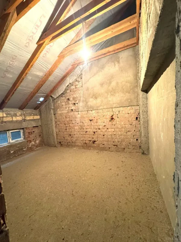 Satılır 6 otaqlı mənzil 220 m²
