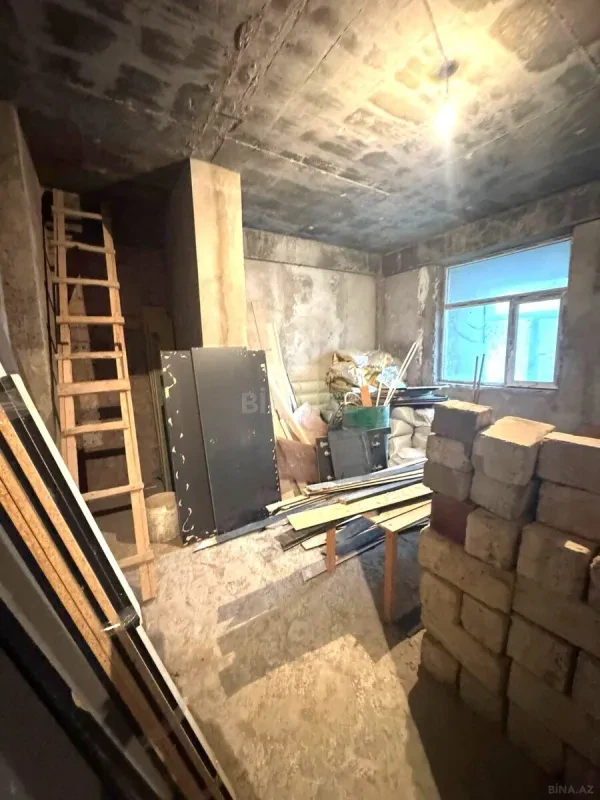 Satılır 6 otaqlı mənzil 220 m²