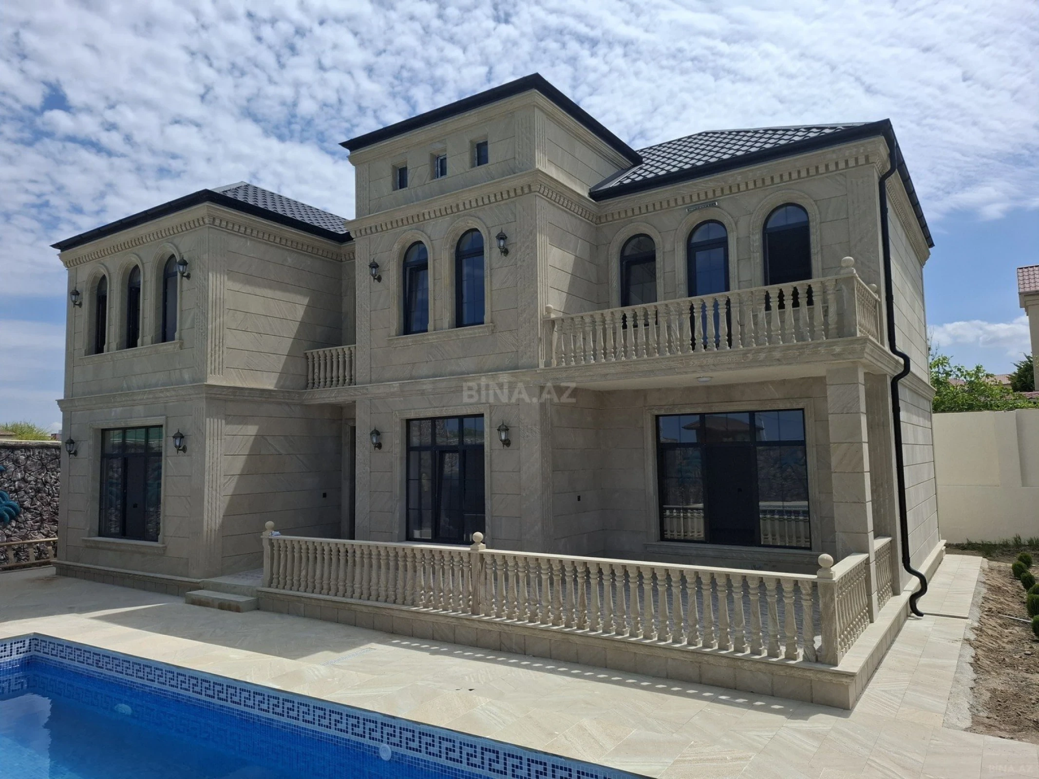 Satılır 7 otaqlı həyət evi 260 m²